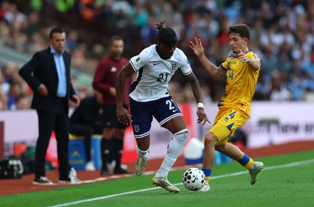 Anh thắng nhọc đội cửa dưới, Noni Madueke vẫn hài lòng