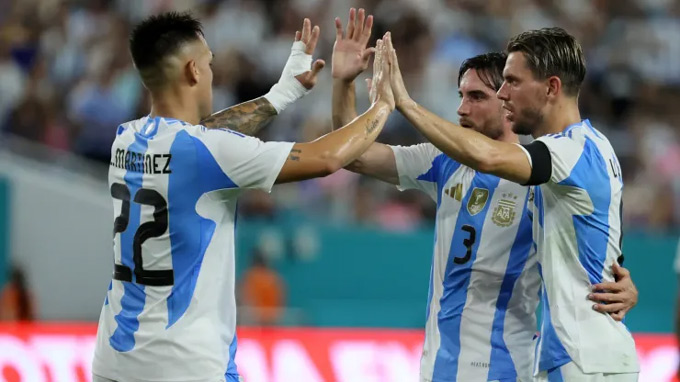 Argentina thắng nhẹ trong ngày vắng Messi