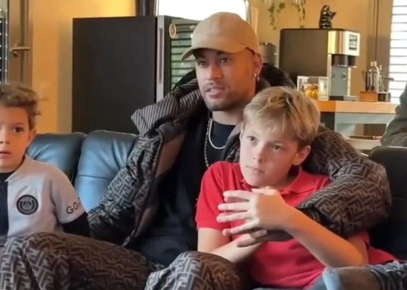 Biểu cảm của Neymar khi biết cầu thủ Arsenal được dự World Cup