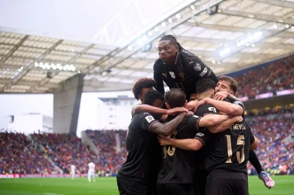 Bồ Đào Nha giành vé dự World Cup 2026, Ronaldo trước ngưỡng cửa kỷ lục thế giới