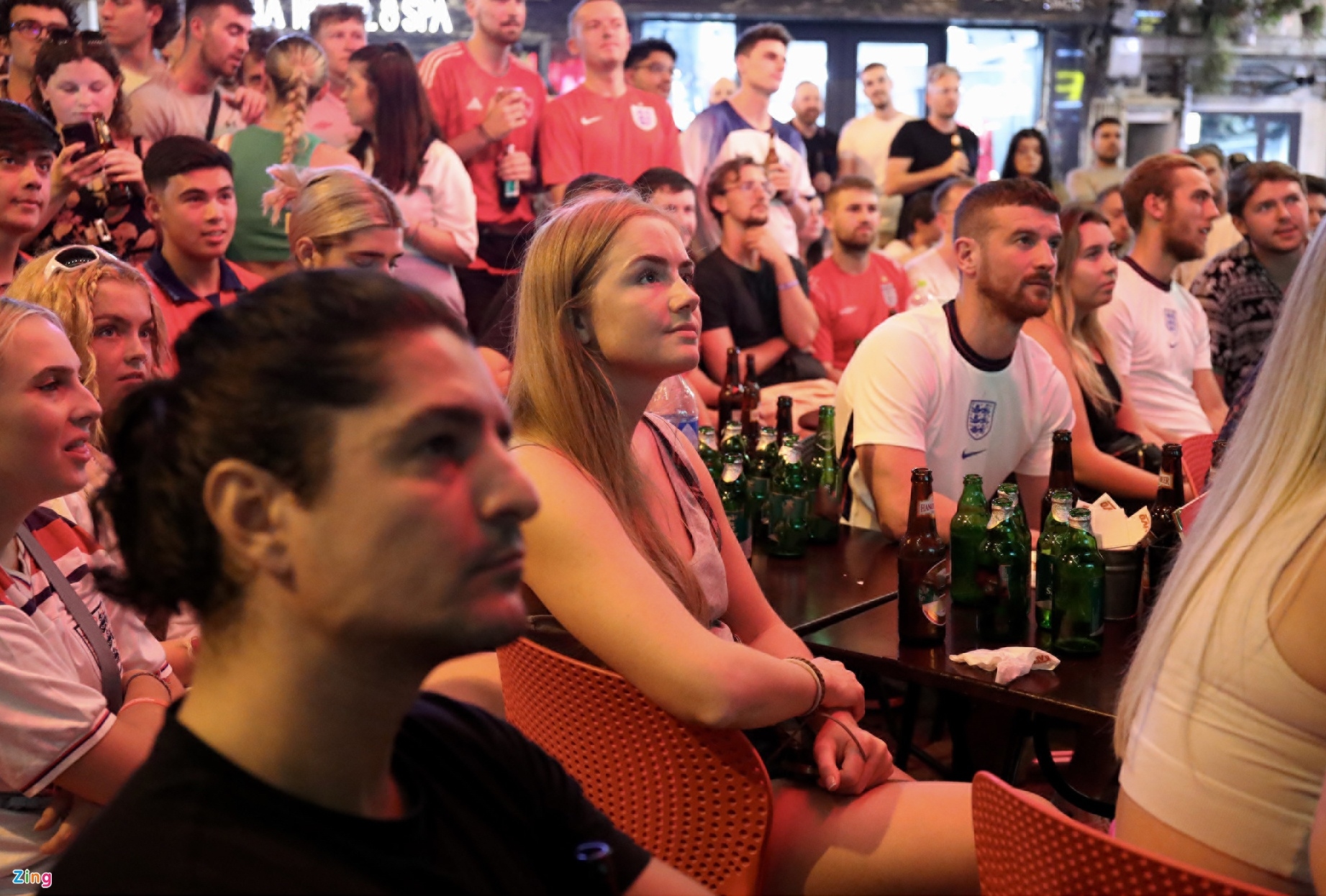 Cảnh náo nhiệt của CĐV Anh xem World Cup tại Hà Nội