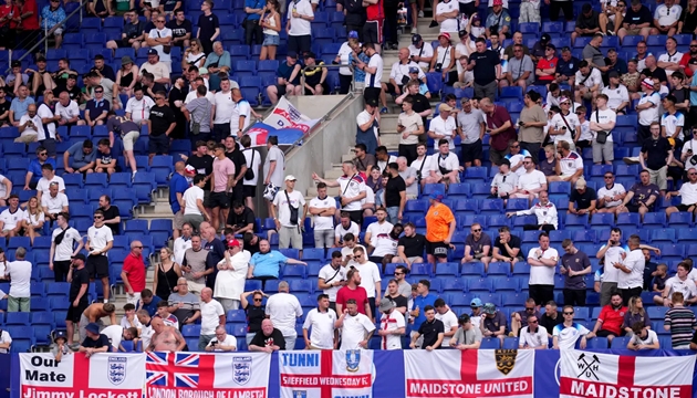 CĐV Anh nổi giận la ó, Kane cứu rỗi trận cầu “thảm họa” Andorra