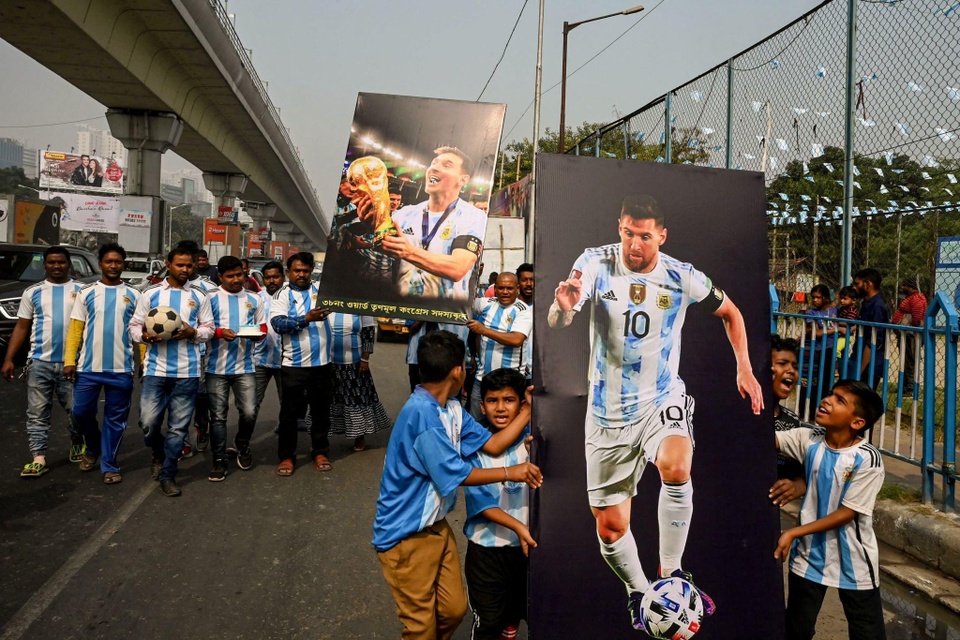 CĐV trên thế giới diễu hành ủng hộ Messi