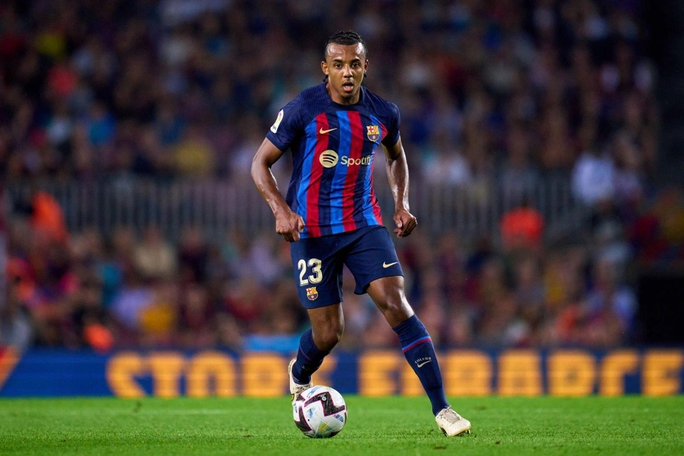 Cuộc chiến khốc liệt ở vị trí trung vệ tuyển Pháp