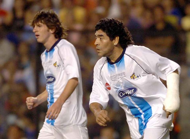 Điều gì đã xảy ra khi Messi và Maradona thi đấu cùng nhau năm 2005?