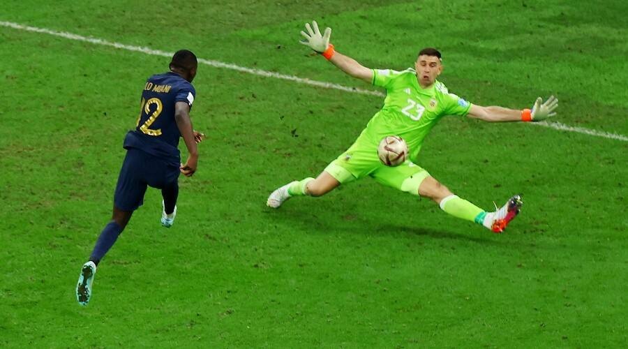 Emiliano Martinez trải lòng về pha cứu thua hay nhất sự nghiệp