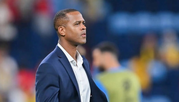 Kluivert bị chỉ trích vì không sử dụng Struick trong trận thua Nhật Bản