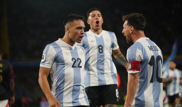 Lautaro ‘sánh vai’ Maradona với siêu phẩm volley; Messi vẫn quá khác biệt tại Argentina