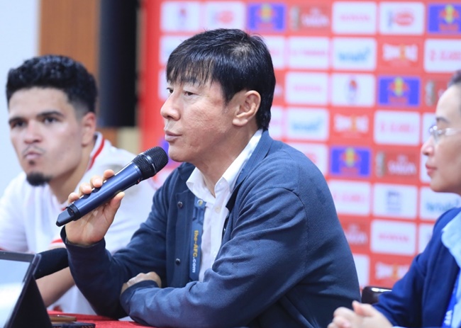 Lịch sử sang trang, HLV Shin Tae-yong phản ứng ra sao?