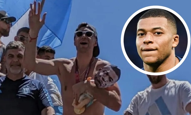 Mbappe phản ứng với màn ăn mừng quái đản của Emiliano Martinez