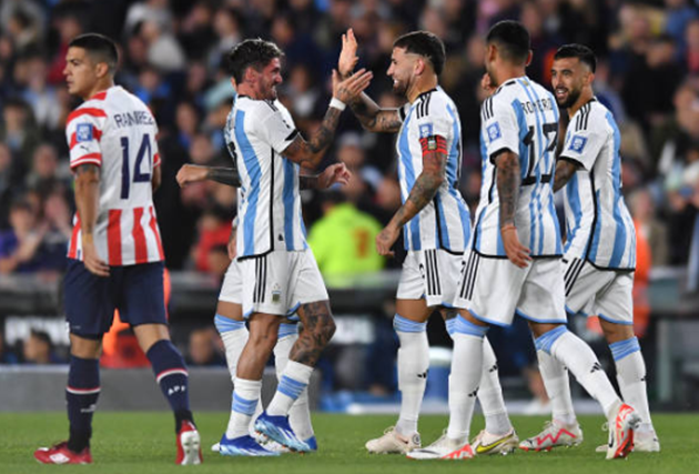 Messi bỏ lỡ siêu phẩm, Argentina giành 9 điểm tuyệt đối