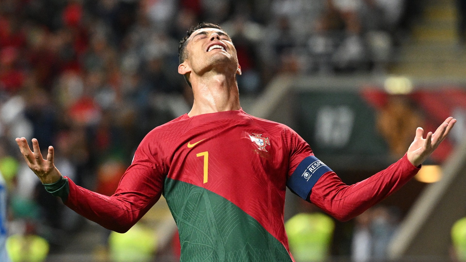 “Mọi người hành động như thể Ronaldo đến Qatar để du lịch”