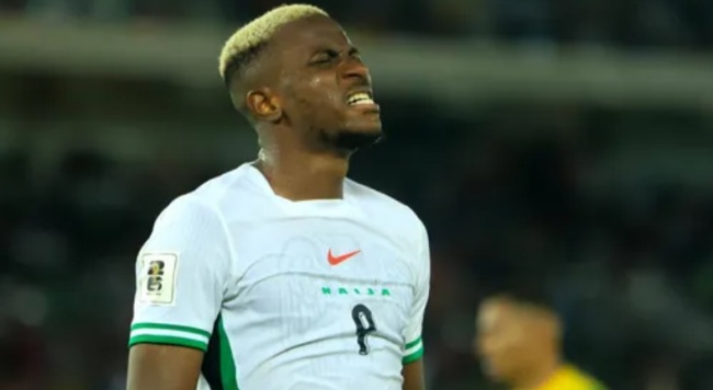 Osimhen và 7 tuyển thủ Nigeria có thể lỡ vòng play-off liên lục địa