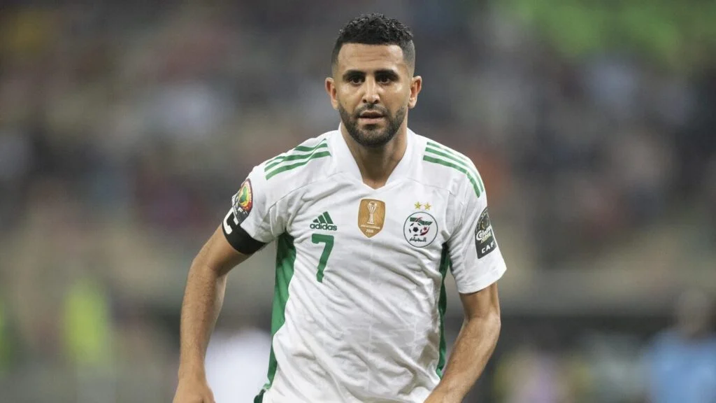 Riyad Mahrez gạch bỏ tuyên bố giải nghệ, đồng ý trở lại