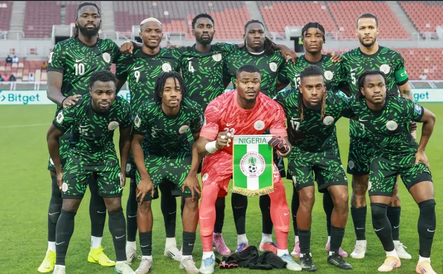 Tuyển Nigeria náo loạn, bỏ tập đòi tiền thưởng trước trận World Cup