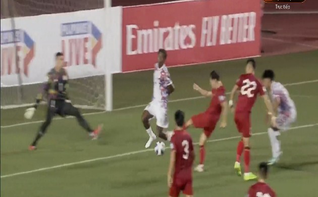 Văn Toàn “giải hạn”, Việt Nam thắng nhẹ Philippines