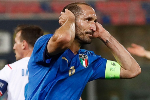 Ý bị loại sốc, Chiellini lên tiếng về Mancini