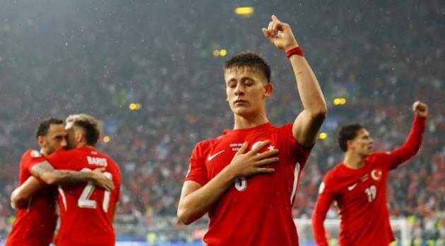 Guler và Yildiz rực sáng giúp Thổ Nhĩ Kỳ hủy diệt Bulgaria