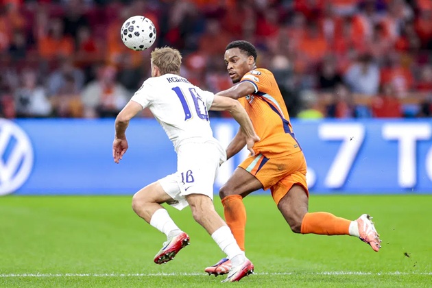 Koeman tán dương Timber, khóa vị trí đá cặp cùng Van Dijk