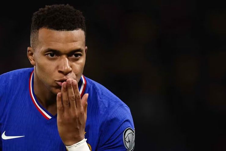 Mbappe trở lại Madrid vì chấn thương nhẹ, vắng trận gặp Azerbaijan