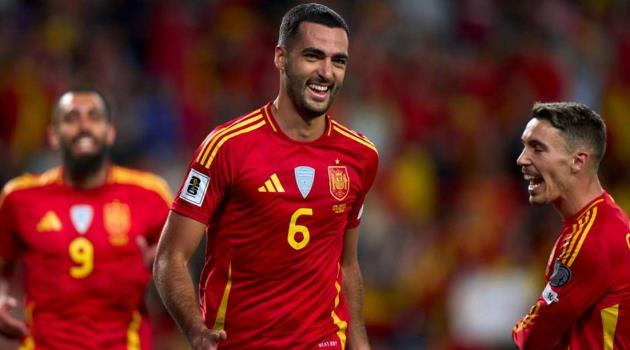 Merino lập cú đúp, Tây Ban Nha vùi dập Bulgaria 4-0