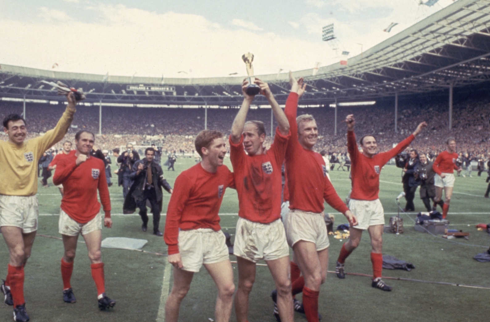 World Cup 1966: Bobby Charlton và mùa hè đưa nước Anh lên đỉnh thế giới